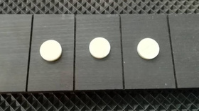 Inlays από Γαλάλιθο άσπρα | Διακοσμητικά ταστιέρας. στο Bouzouki Luthier